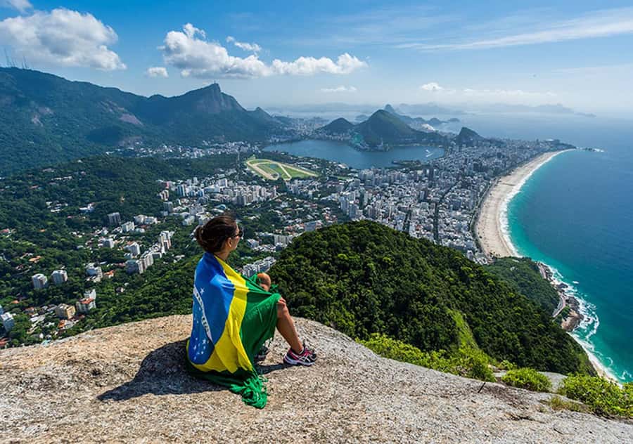 Rio de Janeiro: Dois Irmaos Hike & Favela Tour - The magic of Morro Dois Irmãos: city views plus real context