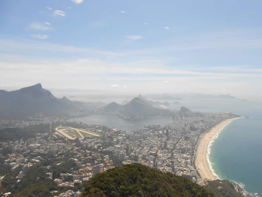 Rio de Janeiro: Dois Irmaos Hike & Favela Tour - Descending through Vidigal: culture stops, photo breaks, and the community feel