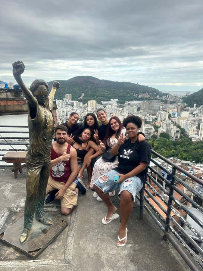 Rio de Janeiro: Favela Santa Marta Top Tour with Local Guide - Michael Jackson Square: film history that actually fits the neighborhood