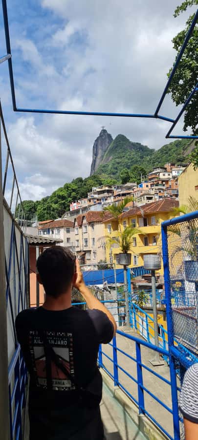 Rio de Janeiro: Favela Santa Marta Tour with Resident Guide - The Walk Starts With a Safety Briefing and Clear Direction