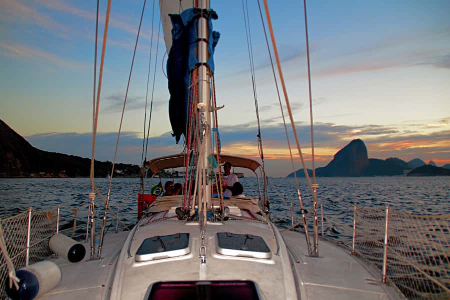 Rio de Janeiro: Guanabara Bay Sunset Sailing Tour & Drinks - What the guides do with the time (and why it matters)