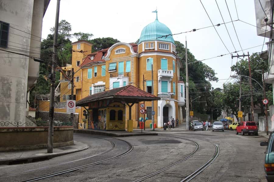 Rio de Janeiro: Historic Rio and Santa Teresa Half-Day Tour - Santa Teresa streets: art studios, bars, and the 19th-century tram feeling