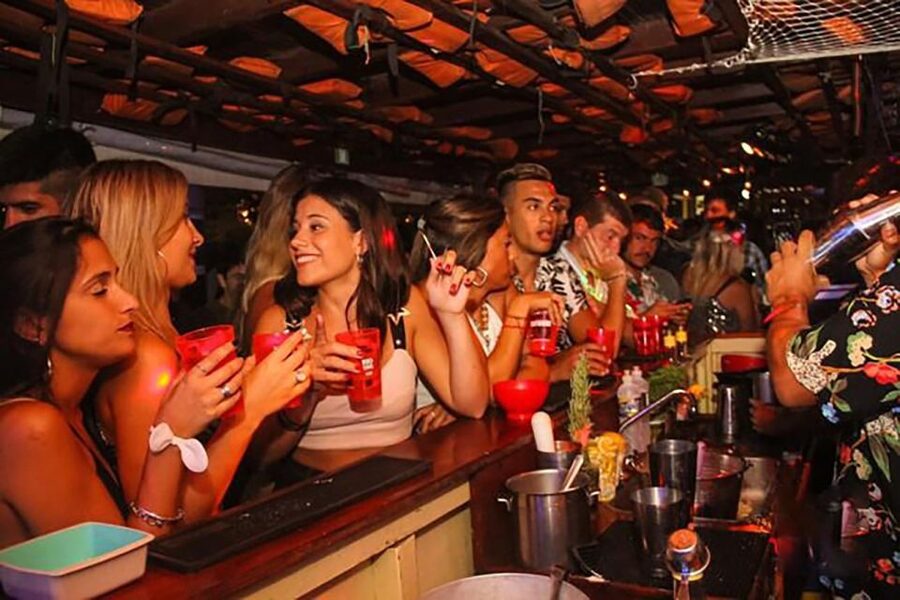 Rio de Janeiro: Late Night Boat Party with DJ and Dancing - DJ Sets Across House, Funk, Hip-Hop, and Latin Beats