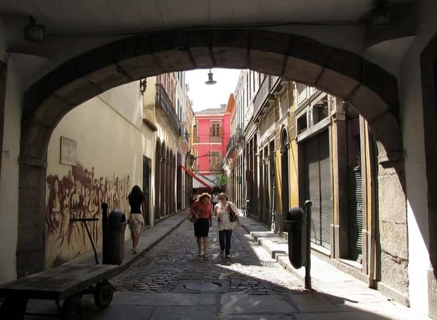 Rio de Janeiro : Must-See Sites Walking Tour With A Guide - Church of Our Lady of the Candelária: iconic interior, local wedding culture