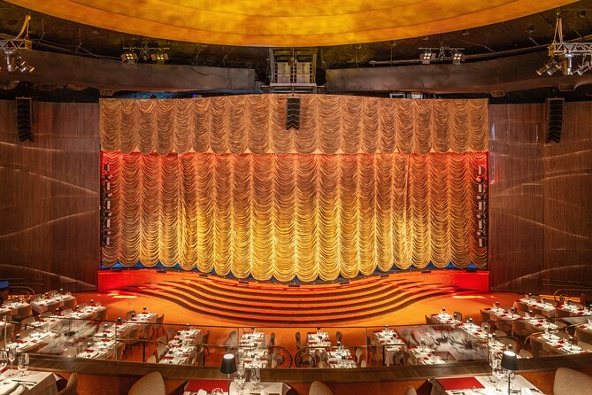 Rio DE Janeiro : Official Roxy Dinner Show - Dinner + Show - The venue experience: 1930s glamor, big stage energy, and dress codes