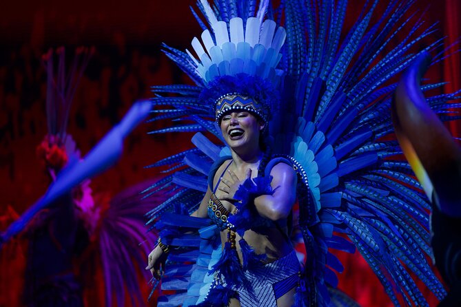 Rio DE Janeiro : Official Roxy Spectacle That Embrace - The Aquele Abraço show: folklore, regions, and the host who sets the tone