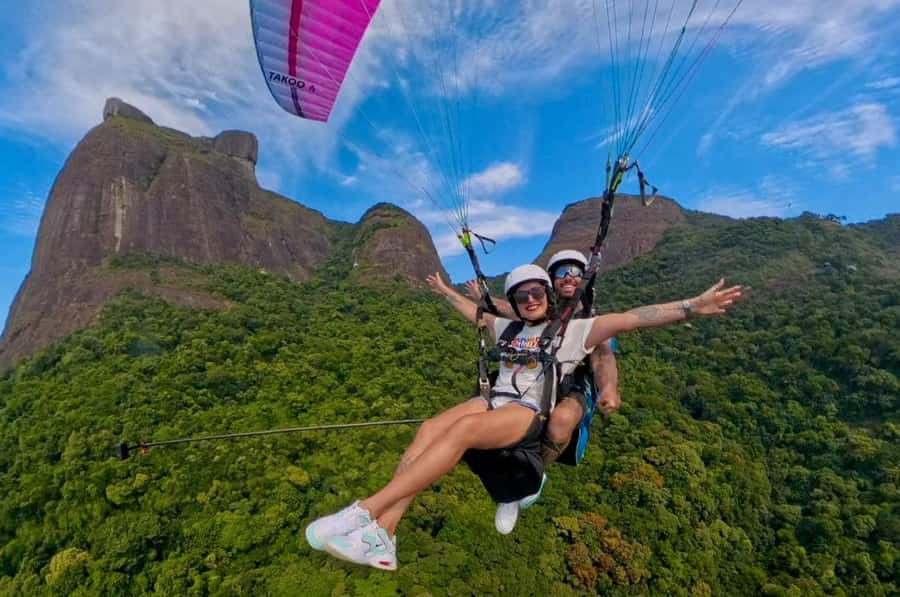 Rio de Janeiro: paragliding - First, where you meet: São Conrado Beach and the CSCVL club lawn