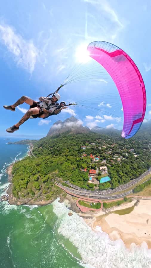 Rio de Janeiro: paragliding - From the beach to Pedra Bonita: the takeoff moment at Tijuca