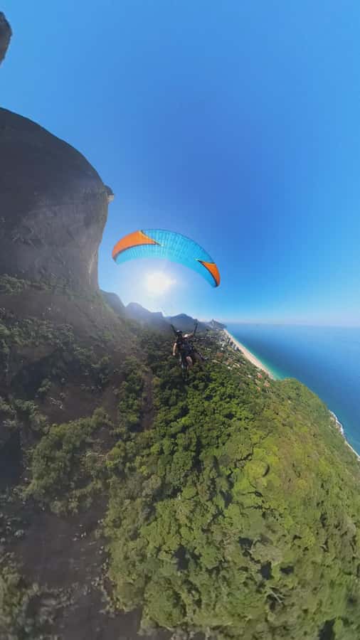 Rio de Janeiro: Paragliding experience at Pedra Bonita - Around-the-air moments: photos, videos, and the camera choices