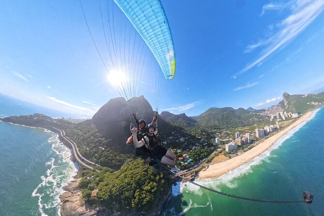 Rio de Janeiro : Paragliding Tandem Flights over Rio - Landing at São Conrado: smooth grass or sand