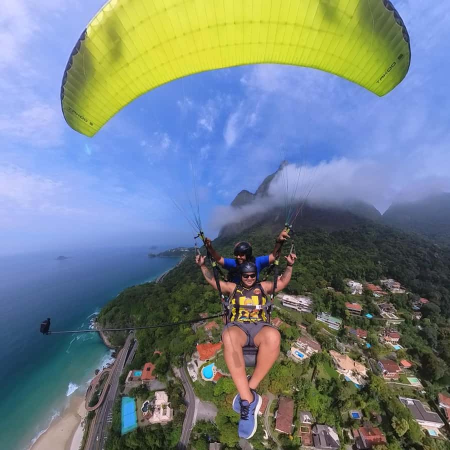 Rio de Janeiro: Paragliding with Hotel Pick-up & Drop-off - Landing on São Conrado beach and finishing back at your hotel