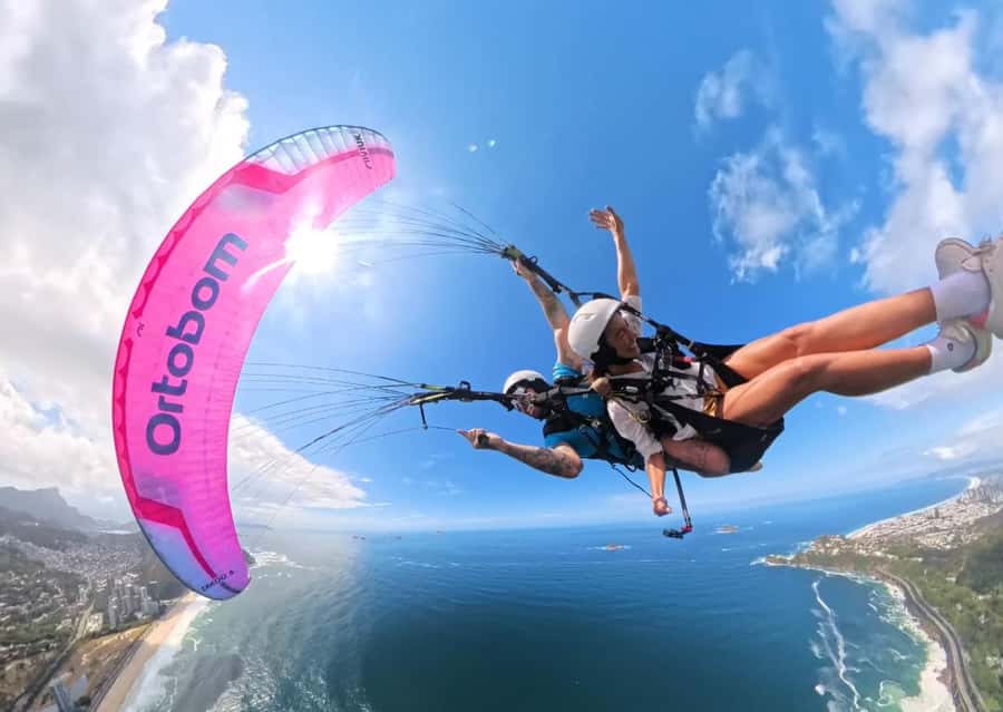 Rio de Janeiro: paragliding - The 10-minute air time: Tijuca Forest, São Conrado Beach, and Pedra da Gávea