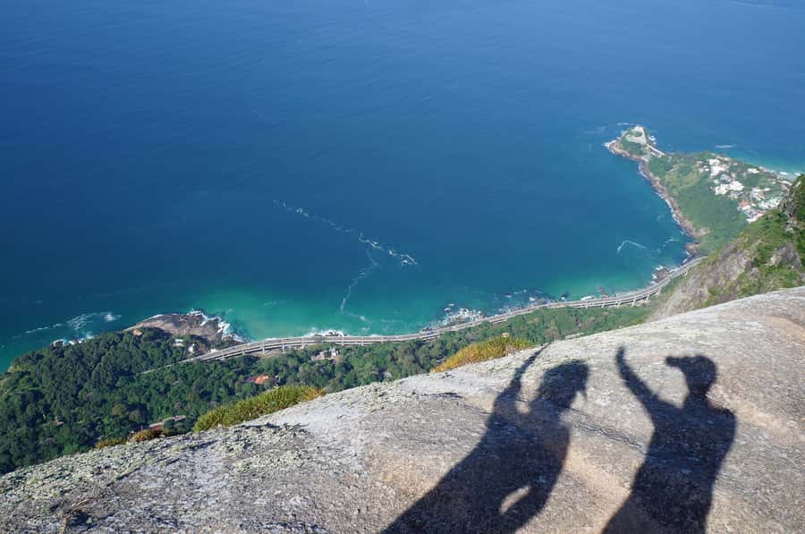 Rio de Janeiro: Pedra da Gavea Adventure Hike - The Guide Factor: Patient Support and a Camera Moment