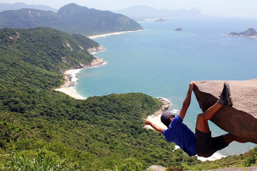 Rio de Janeiro: Pedra do Telegrafo Hike & Grumari Beach Tour - The early 6am start, plus how the drive into the West Zone helps