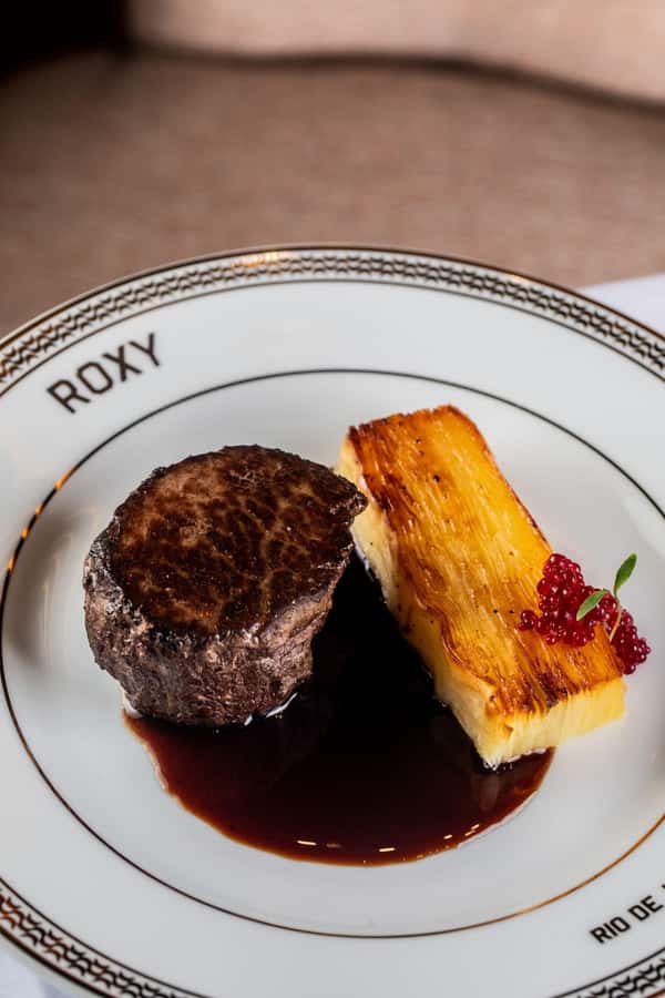 Rio de Janeiro: Roxy Dinner Show with Hotel Pickup - Key things that make Roxy different