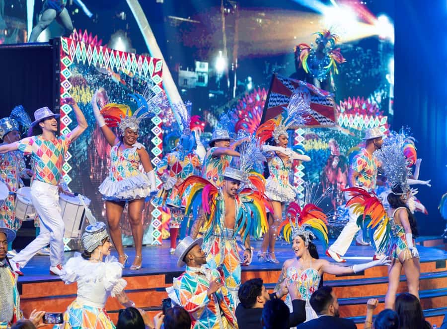 Rio de Janeiro: Roxy Dinner Show with Hotel Pickup - Why this Copacabana dinner show feels like a complete night