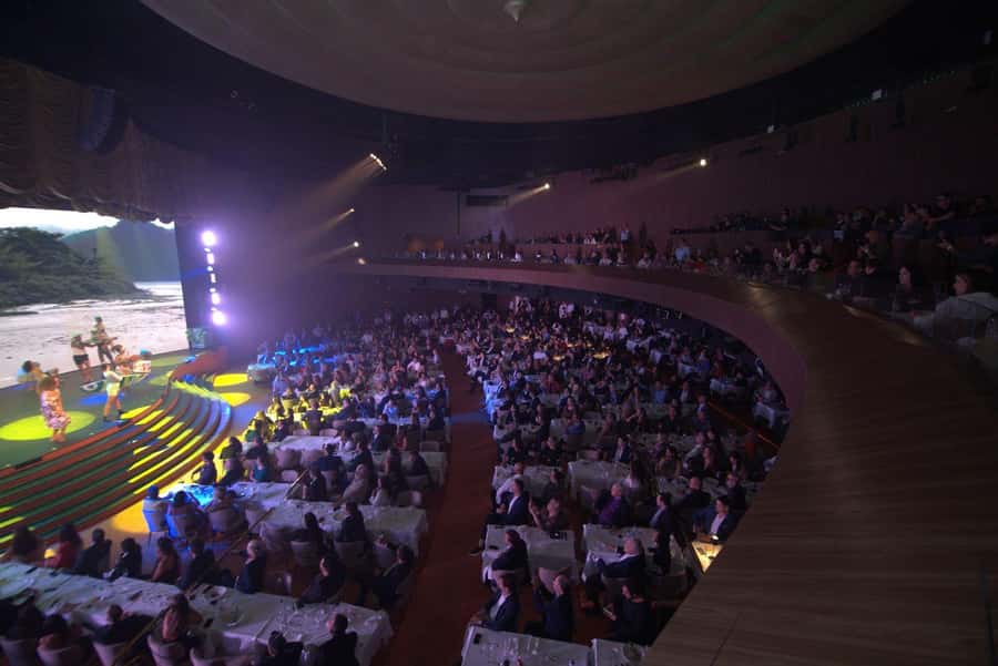Rio de Janeiro: Roxy Dinner Show with Hotel Pickup - Art Deco cinema to nightclub: the room experience