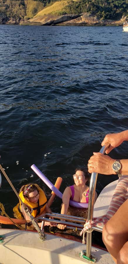 Rio de Janeiro: Sailing Sunset Tour with Snacks and Drinks - Caipirinhas, beer, snacks, and keeping it easy