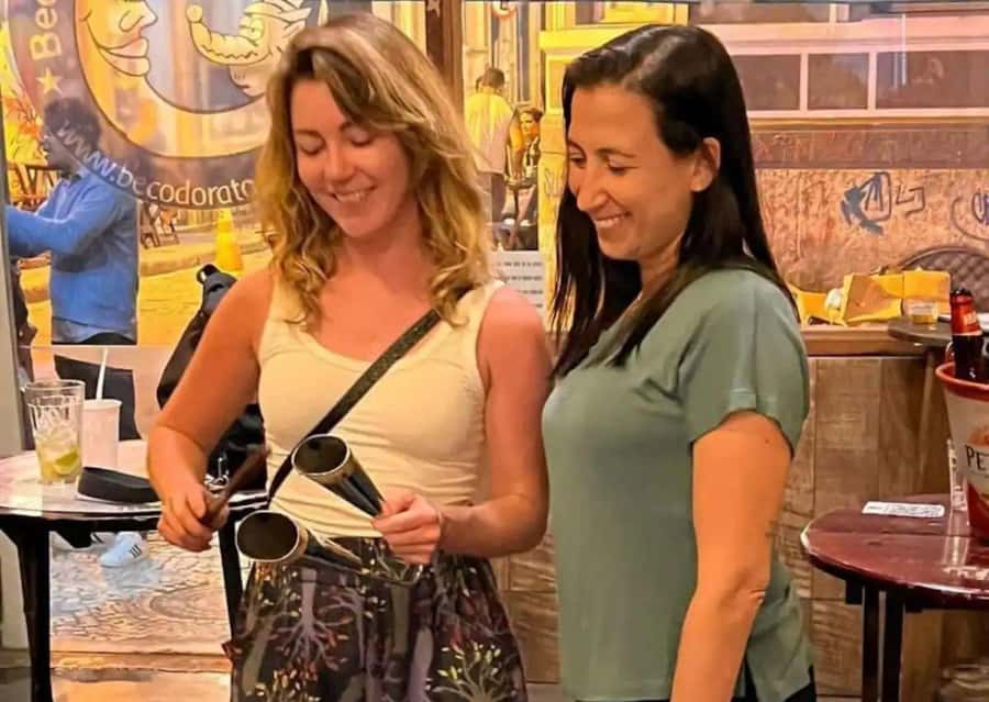 Rio de Janeiro: Samba Night Private Tour with locals in Lapa - Live Roda de Samba: what it feels like when the circle is right there