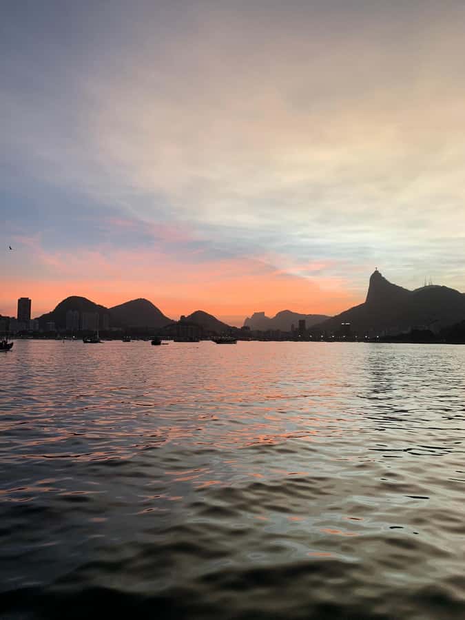Rio de Janeiro: SpeedBoat Tour - Sunset with Beer - Copacabana and Arpoador: the classic Rio curve, seen from the sea
