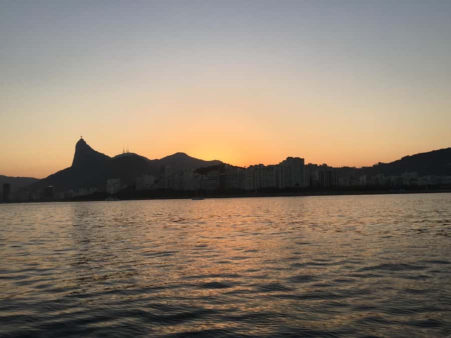 Rio de Janeiro: SpeedBoat Tour - Sunset with Beer - The Heineken toast: a small perk that fits the mood
