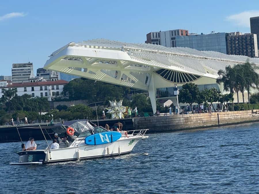 Rio de Janeiro: Speedboat Tour with Snacks and Drinks - Speedboat cruising on Guanabara Bay, starting at Marina da Glória