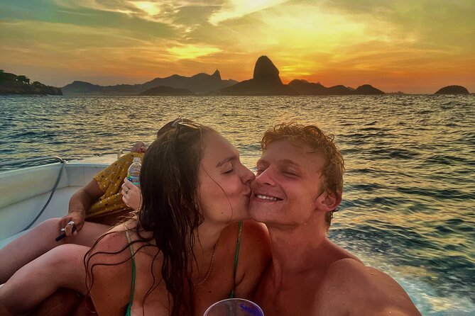 Rio de Janeiro: Speedboat Tour with Sunset and Beer! - Stop 1: Guanabara Bay for the Sugar Loaf and Corcovado view from the water