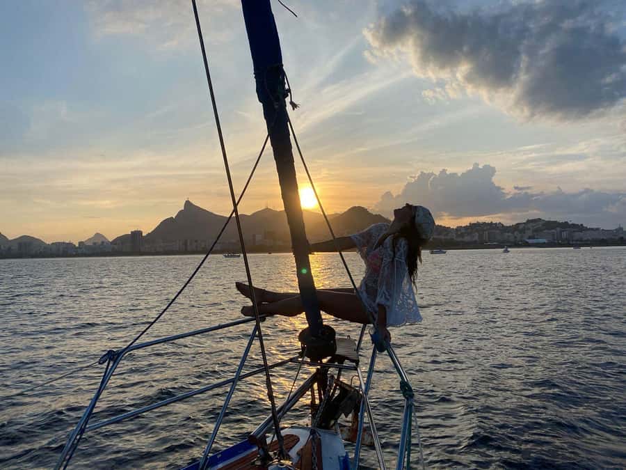 Rio de Janeiro: Sunset Sailboat Tour with Open Bar - From Flutuante dock to your main boat: the logistics that matter