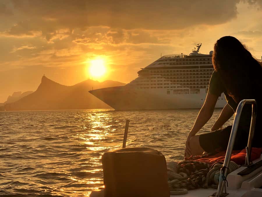 Rio de Janeiro: Sunset Sailing Tour - The onboard setup: caipirinhas, beer, wine, and real snack power
