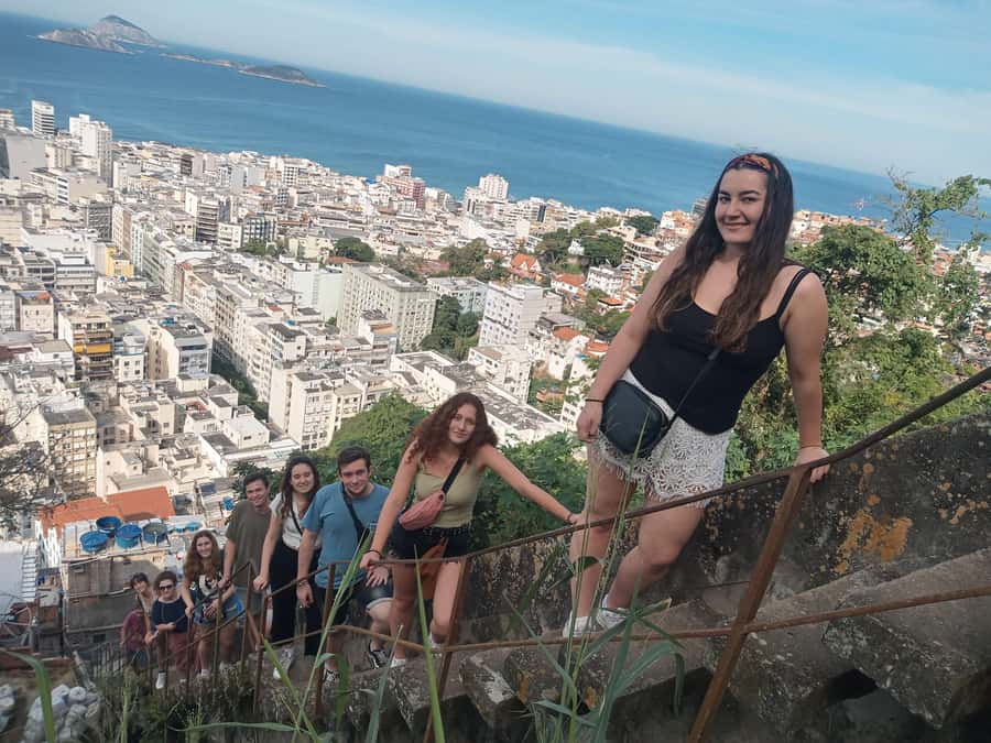 Rio de Janeiro: the biggest favela tour in Rio, lest go! - Meeting point on R. Sá Ferreira, and the short pre-climb setup