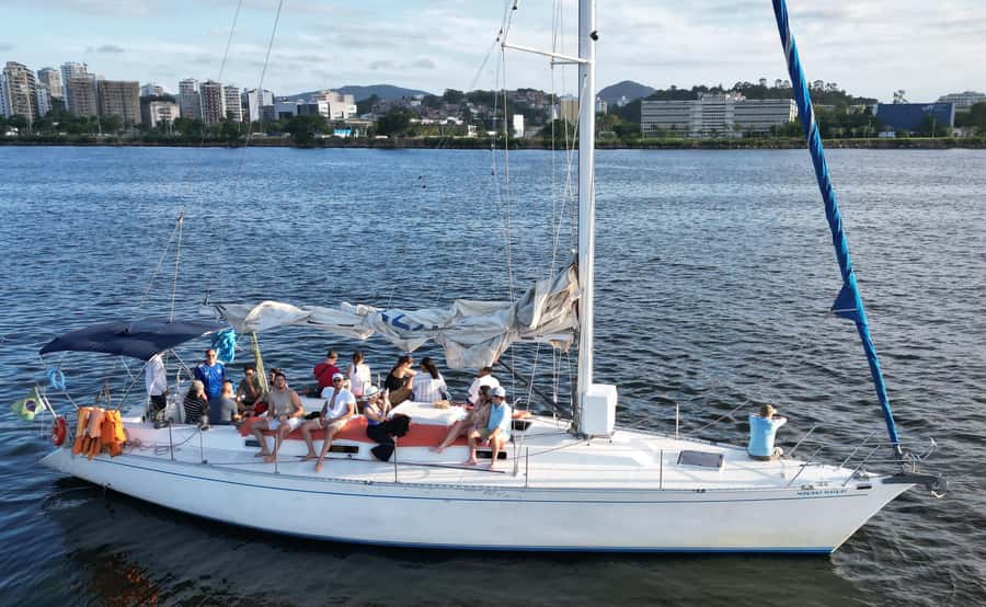 Rio de Janeiro: Wake Up and Sail - A real sail on calm waters, not just a boat ride
