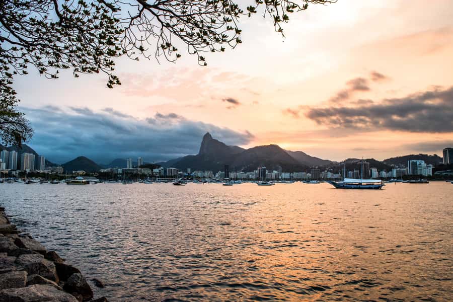 Rio: Guanabara Bay 2-Hour Boat Tour - Museum of Contemporary Art, Gragoatá fort, and the view from “the other bank”