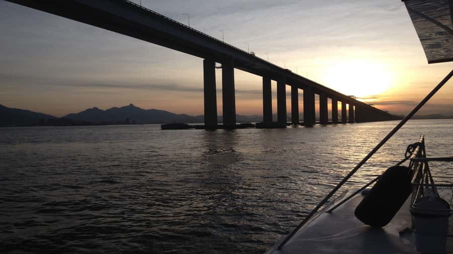 Rio: Guanabara Bay Boat Tour - Sailing past islands, airports, and the navy yards