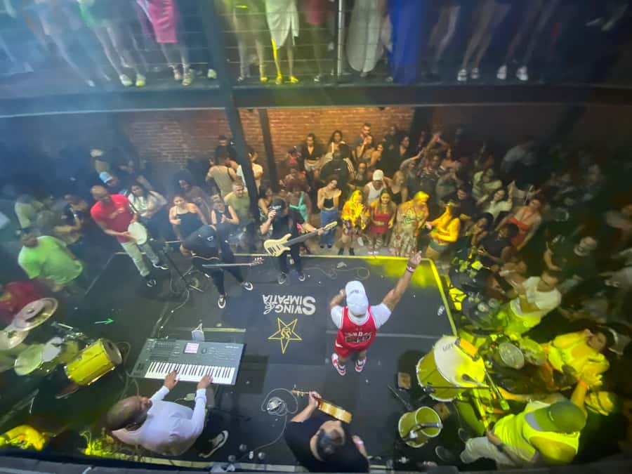Rio: Pub Crawl in Lapa with Cachaça Tasting and Live Samba - Samba bar with live music, where your group starts moving together