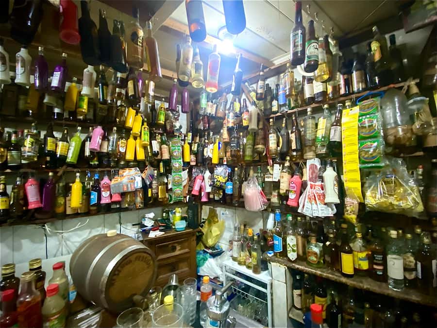 Rio: Pub Crawl in Lapa with Cachaça Tasting and Live Samba - Closing at a nightclub with DJ beats and Brazilian-pop energy