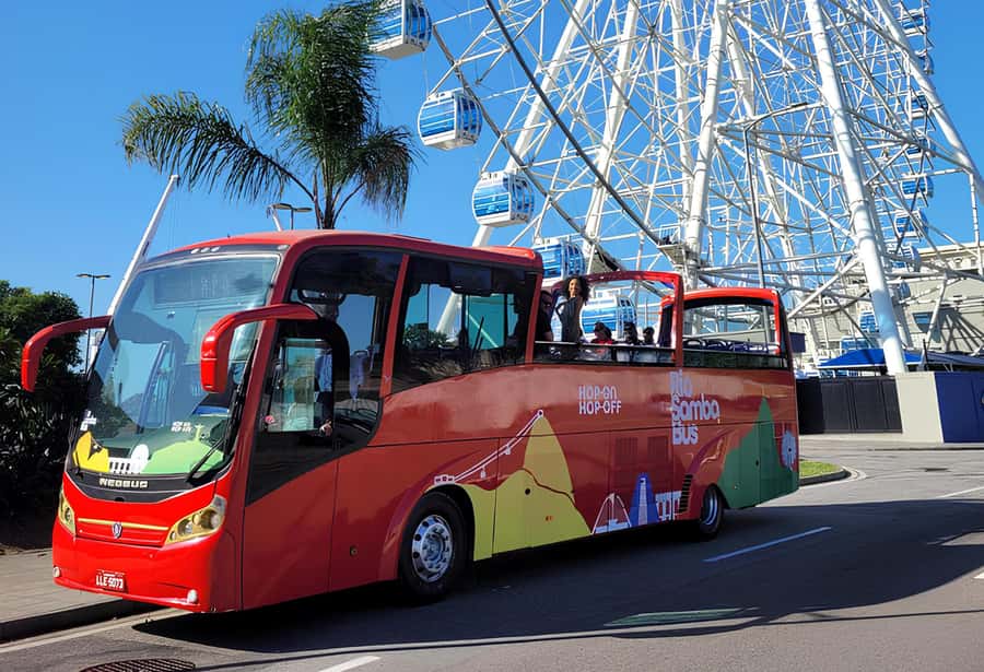 Rio Samba Bus: hop-on hop-off city tour in Rio de Janeiro - The city center loop: Cinelândia energy, Lapa arches, and church stops