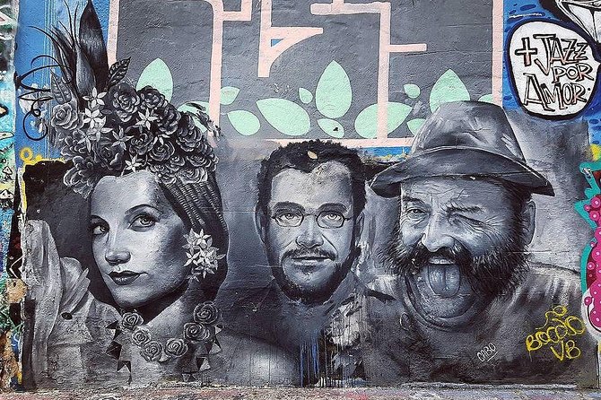 Rio Street Art Tour - Stop 1: Glória and Boulevard Olímpico, legalized graffiti and big-city contrasts