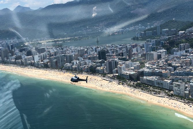 Samba Helicopter Tour: Private Flight - 4 people - Lagoa Rodrigo de Freitas: a calm-water break in the middle of all the icons