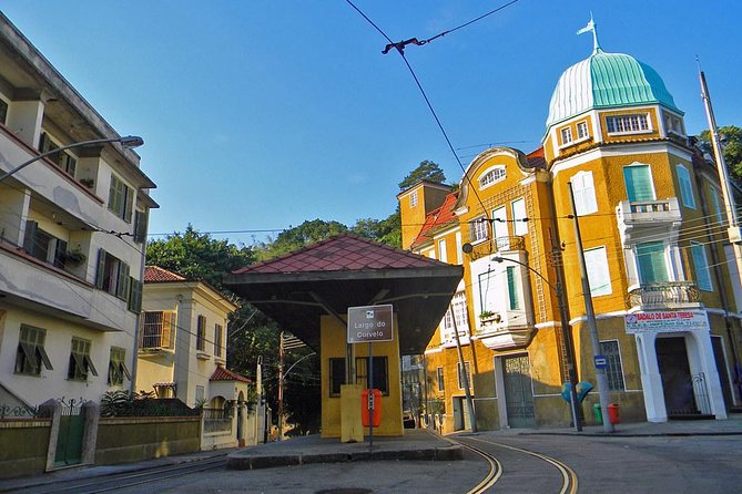 Santa Teresa + Trolley + Dona Marta - by Alan Denis - Valentin Castle and how Santa Teresa mixes romance with real streets