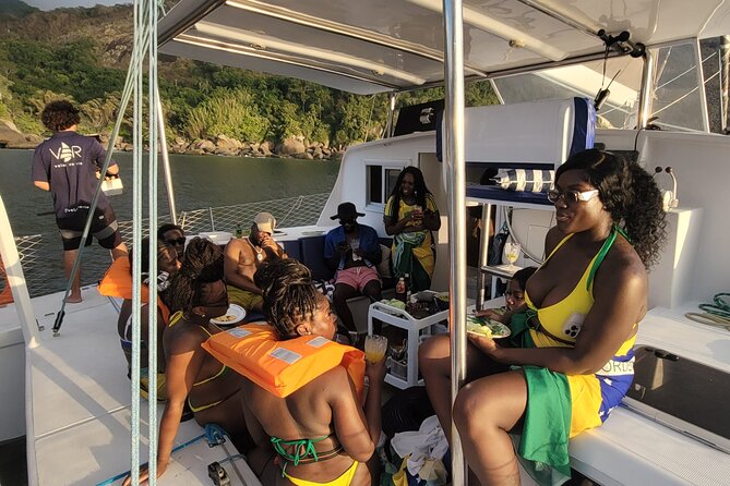 Shared Tour in Vela Catamaran - Velas do Rio - Adam and Eve Beach in Niterói, photos plus a swim option