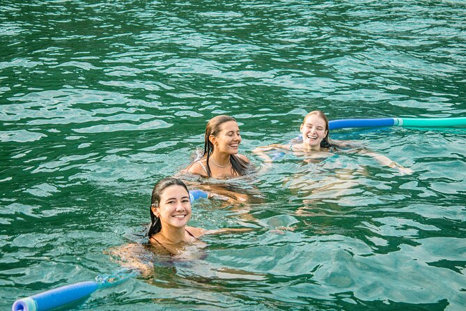 Shared Tour in Vela Catamaran - Velas do Rio - Food, drinks, and snorkeling gear that actually matter