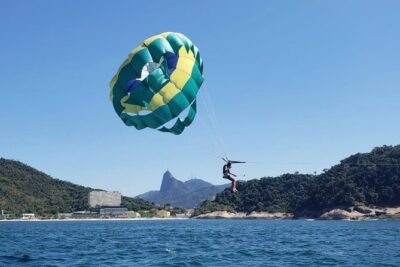 Speedboat Tour with Parasailing in Rio de Janeiro