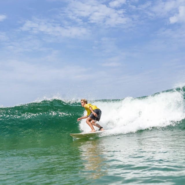 Surf lessons: in Arpoador in Ipanema. - Equipment and Getting Ready: Shorts and Nothing Else to Worry About