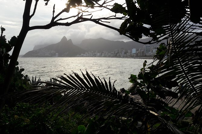 The Christ the Redeemer, the Sugar Loaf and the beaches of the "South Zone" - Sugarloaf Mountain at Pao de Açucar: sunset timing is the main event