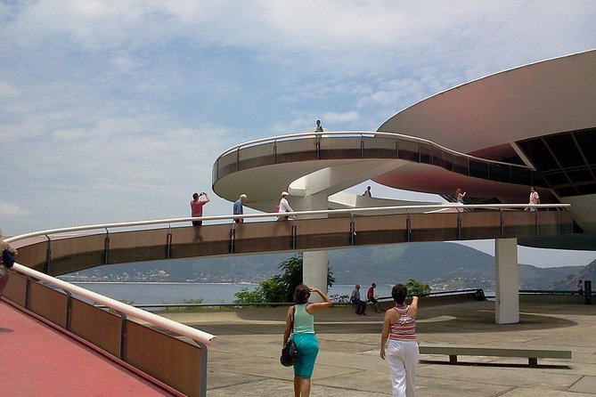 The Oscar Niemeyer Way Private Tour Key figure in the Brazilian architecture - MAC in Niteroi: the flying-saucer museum moment