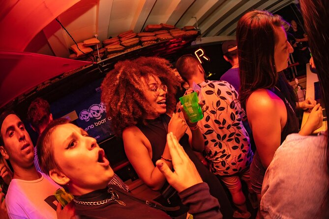 Ticket to 4-Hour Rio de Janeiro Boat Party - The paint puff and black light fun: how to get the best of it