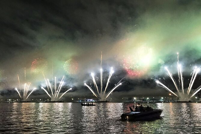 Ticket to New Year's Eve celebration on the Copacabana Waters - Who should book this Copacabana boat party