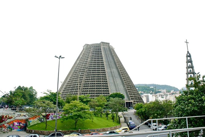 Tour 1 day in Rio de Janeiro with Buffet Lunch! - Maracanã Stadium, Outside Only: Football Photos Without the Ticket