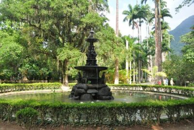 Tour 4 ( 8 hours ) : Sugar Loaf , Botanical Garden , Favela and western beaches