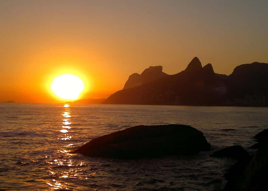 Tour Arpoador Sunset: Copacabana History & Stunning Sunset - Copacabana at walking speed, where the guide makes it click